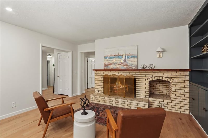 2 Maple Cir, Smithville, MO 64089