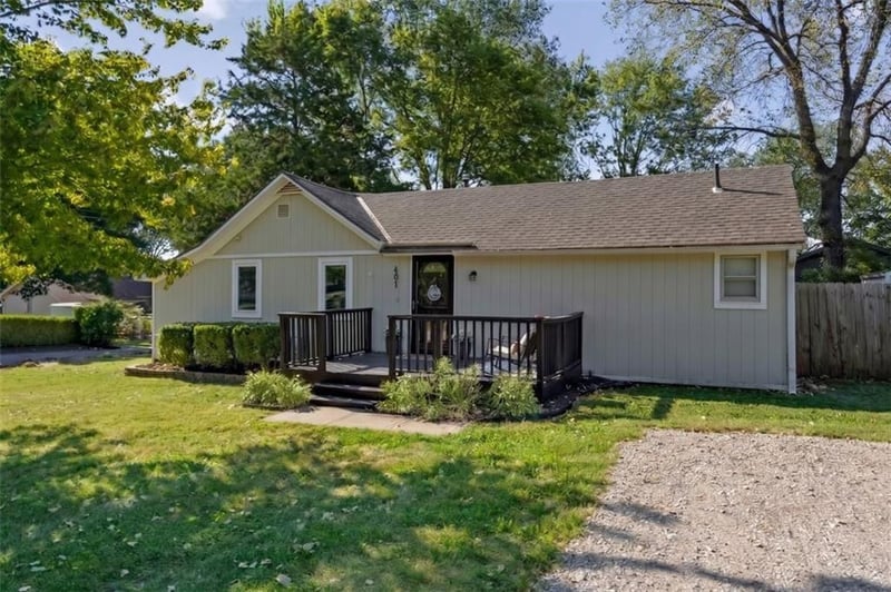 401 S Harrison St, Spring Hill, KS 66083