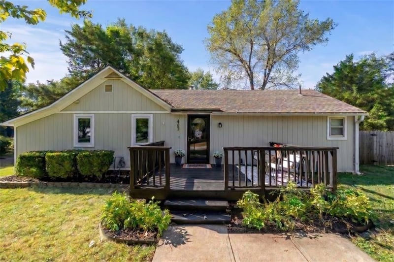 401 S Harrison St, Spring Hill, KS 66083