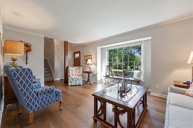1728 E Sleepy Hollow Dr, Olathe, KS 66062