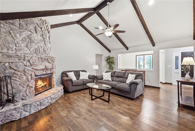 16413 Quinn Rd, Smithville, MO 64089