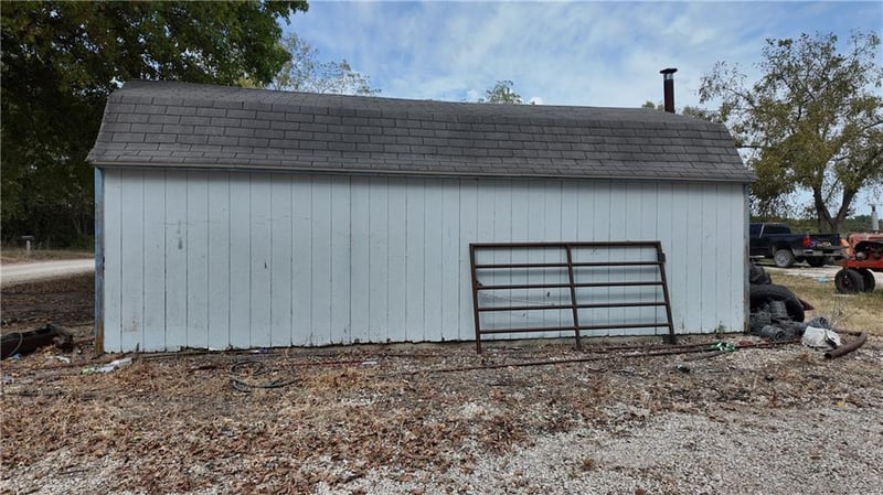 2251 E 360 Rd, Bolivar, MO 65685