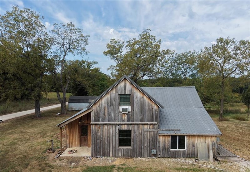 2251 E 360 Rd, Bolivar, MO 65685