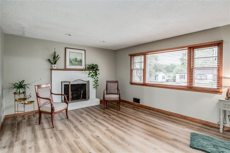 1025 E Elm St, Olathe, KS 66061