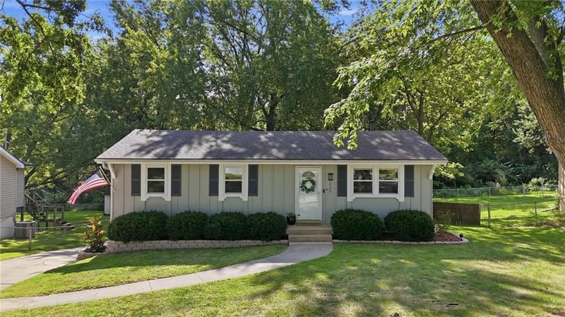 209 Lee Dr, Liberty, MO 64068