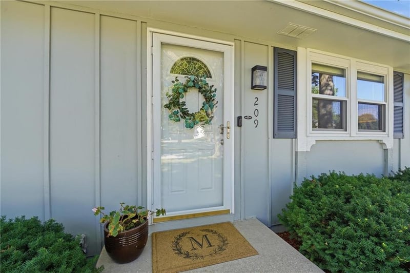 209 Lee Dr, Liberty, MO 64068