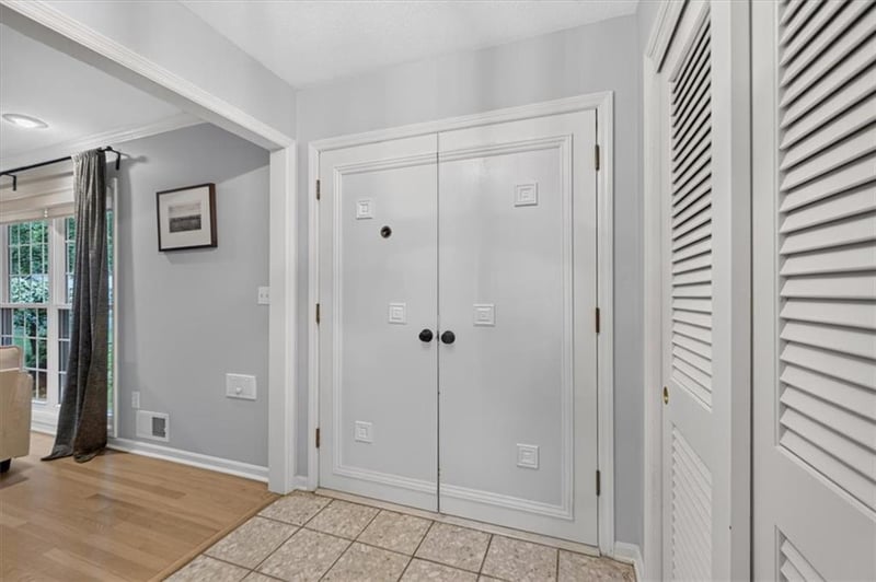 201 W 109th Ter, Kansas City, MO 64114