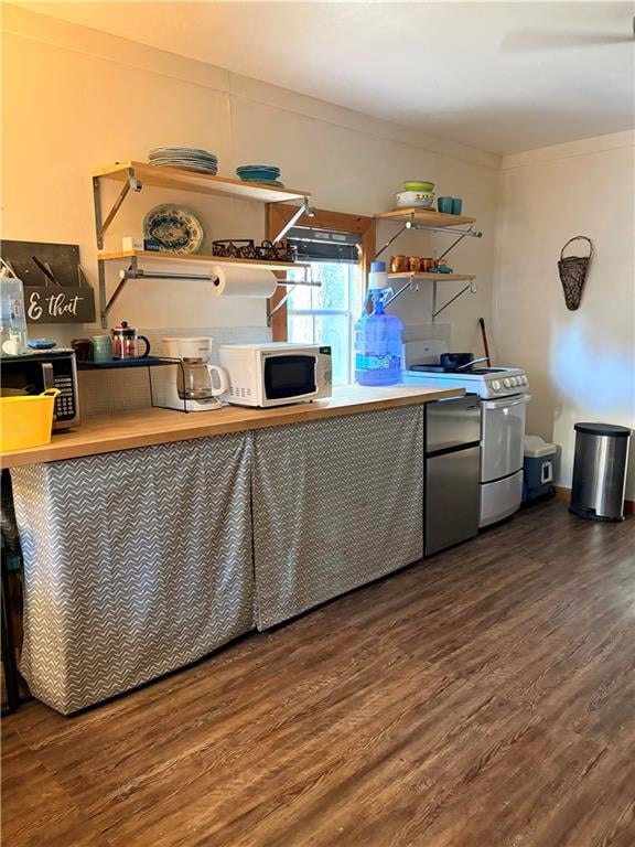 70 N Lakeside Dr, La Cygne, KS 66040