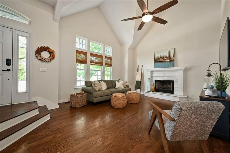 15736 S Locust St, Olathe, KS 66062