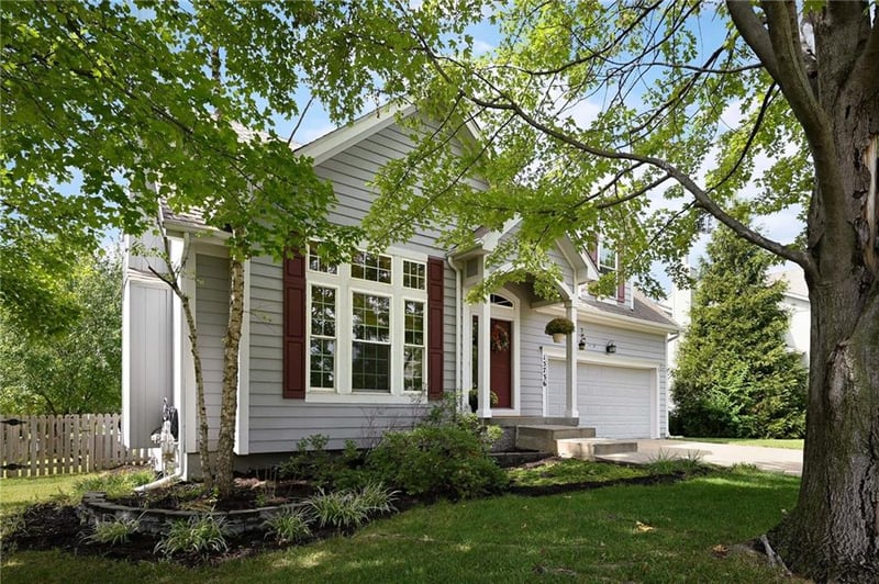 15736 S Locust St, Olathe, KS 66062