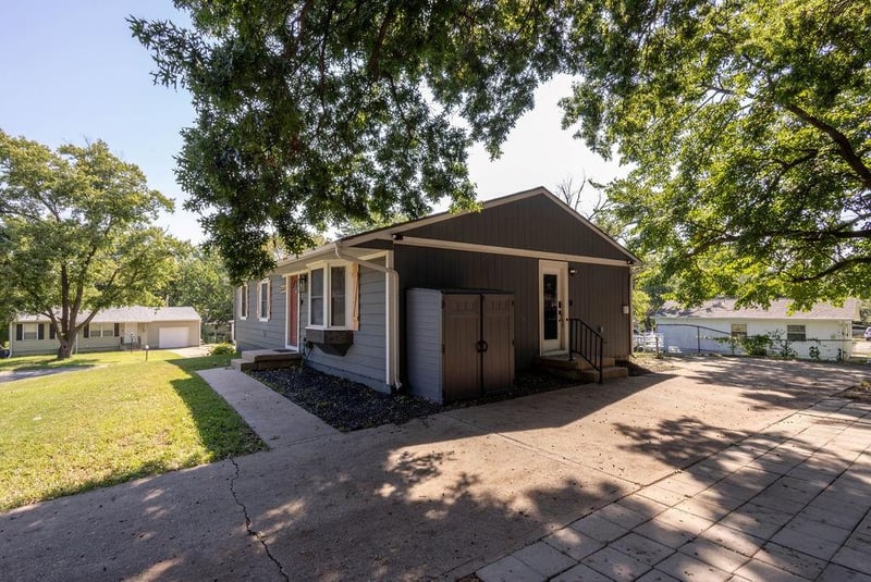 8347 Elizabeth Ave, Kansas City, KS 66112