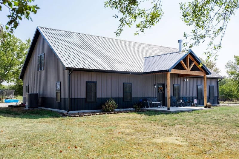 17017 Pratt Rd, Altamont, KS 67330