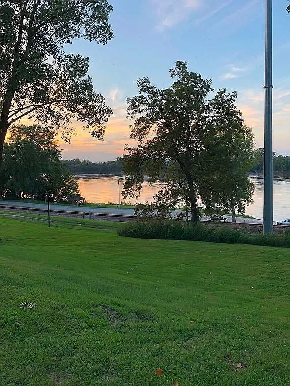 110 Old Bridge St, Waverly, MO 64096