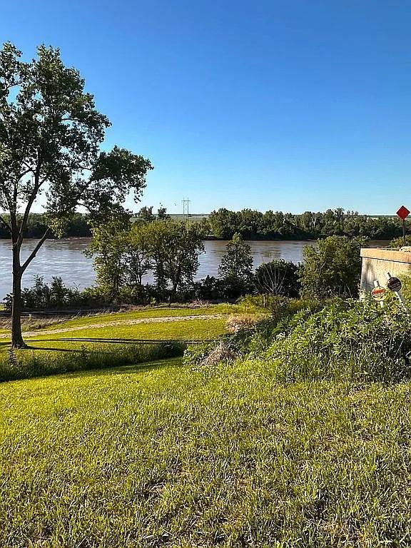 110 Old Bridge St, Waverly, MO 64096