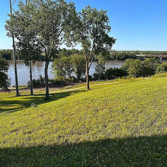 110 Old Bridge St, Waverly, MO 64096