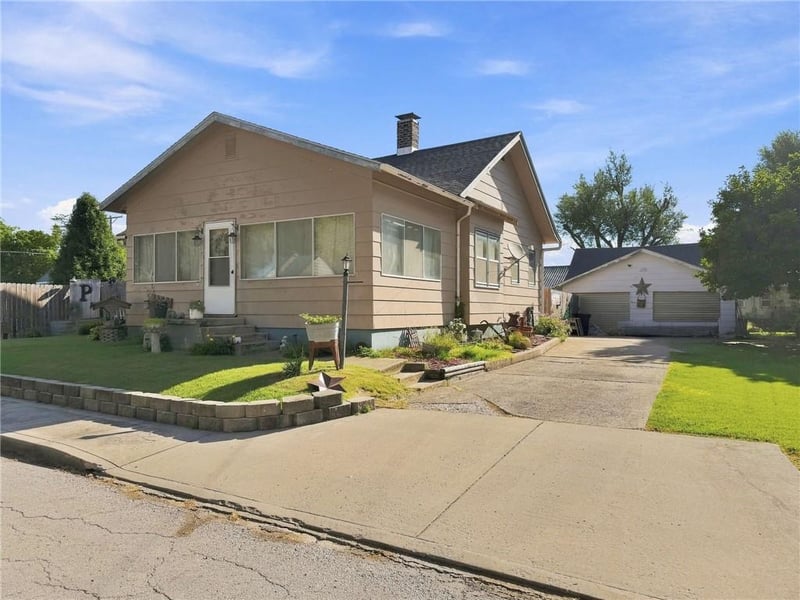 915 Woodward St, Chillicothe, MO 64601
