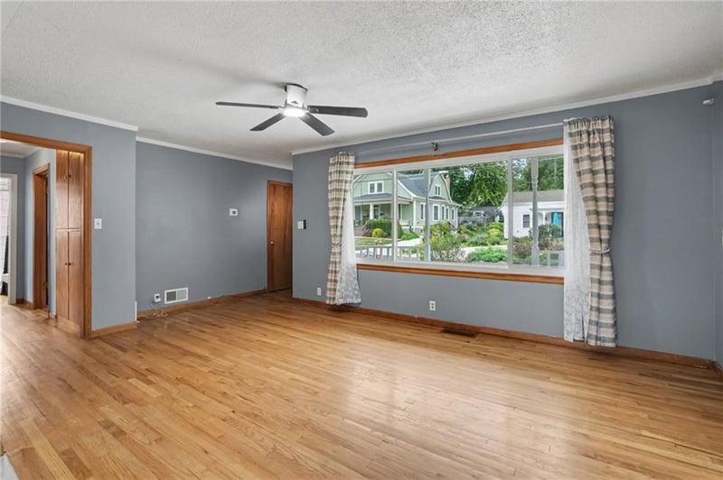 626 Summer St, Weston, MO 64098