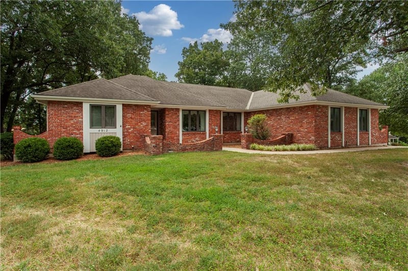 4912 Whitney Dr, Independence, MO 64055