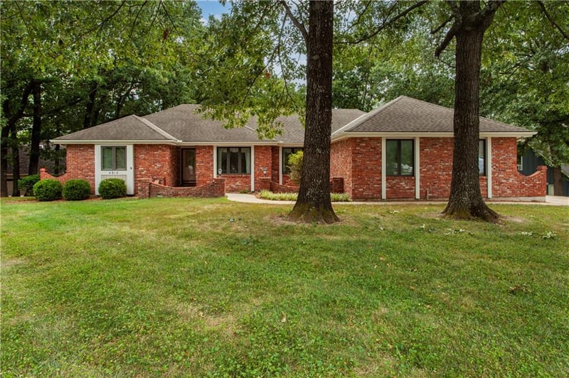 4912 Whitney Dr, Independence, MO 64055