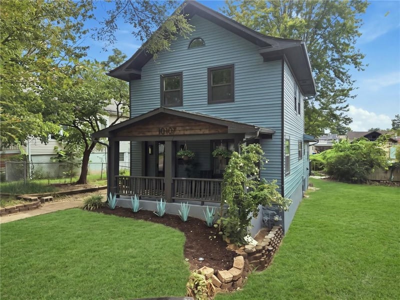 10107 E 11th St, Independence, MO 64053