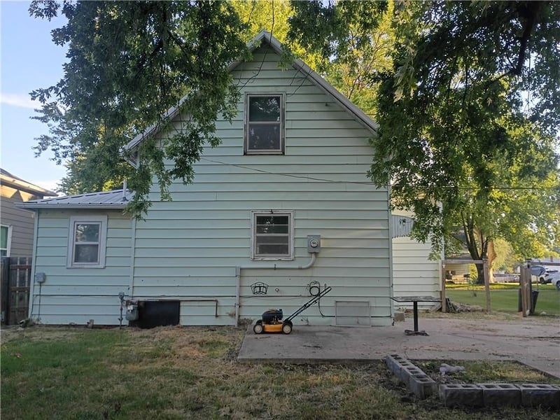 119 W 3rd St, Stanberry, MO 64489