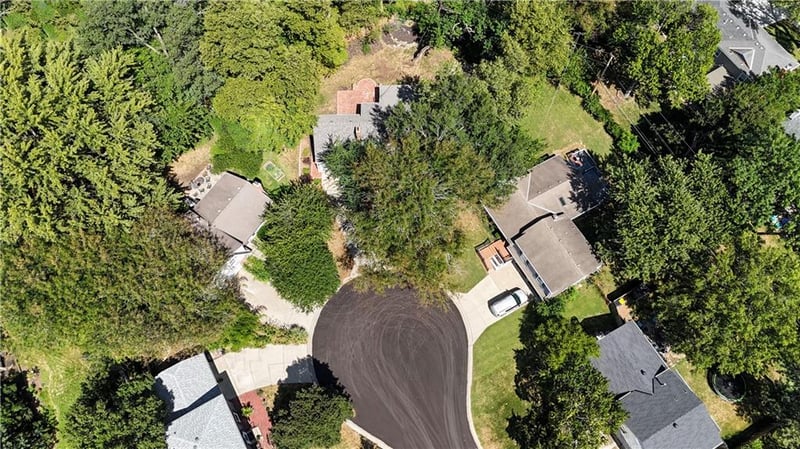 7601 Chadwick St, Prairie Village, KS 66208