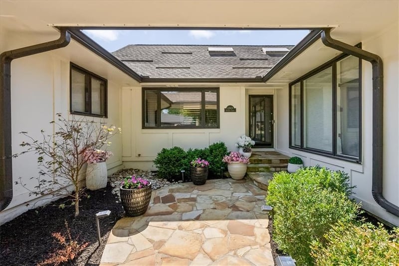 12809 Pembroke Cir, Leawood, KS 66209