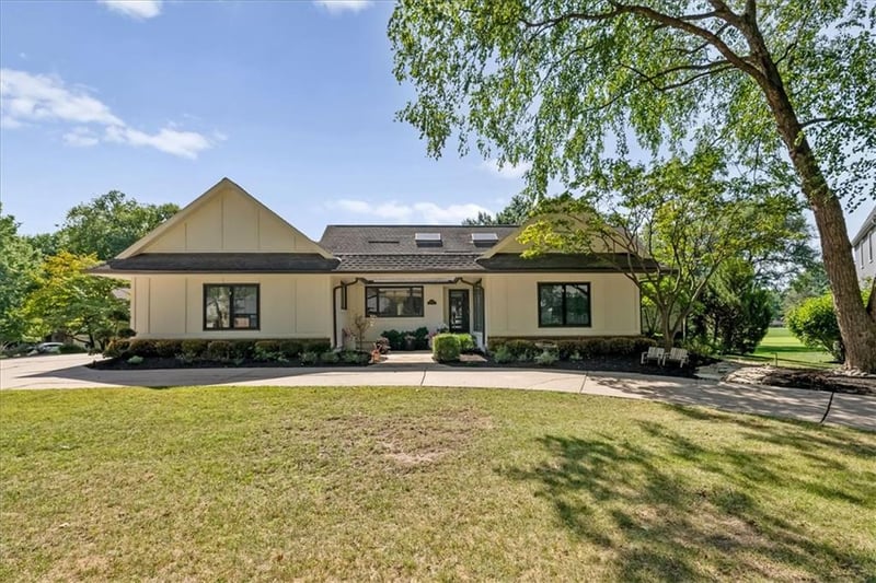 12809 Pembroke Cir, Leawood, KS 66209