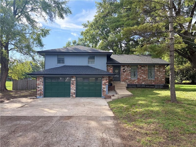 506 S Mulberry St, Louisburg, KS 66053