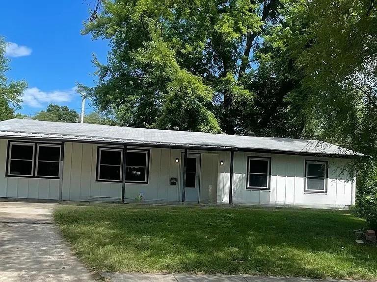 508 Tumbleweed Pl, Belton, MO 64012