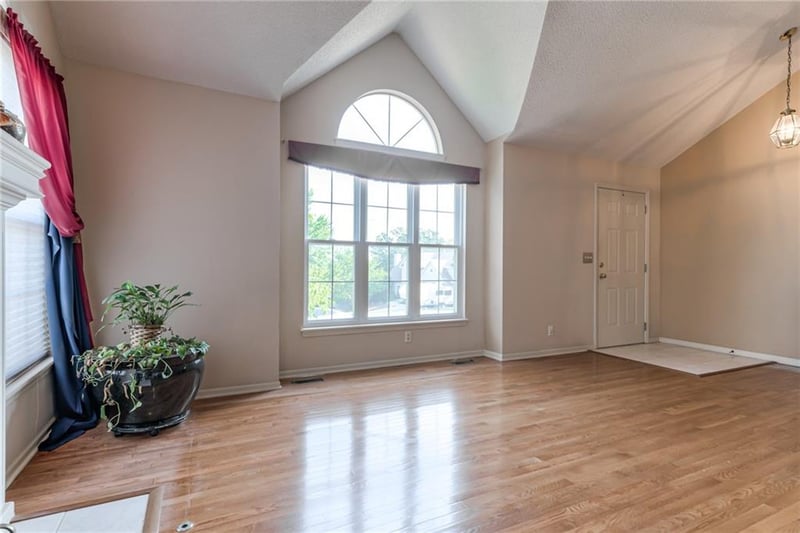 519 E 123rd Ter, Kansas City, MO 64145