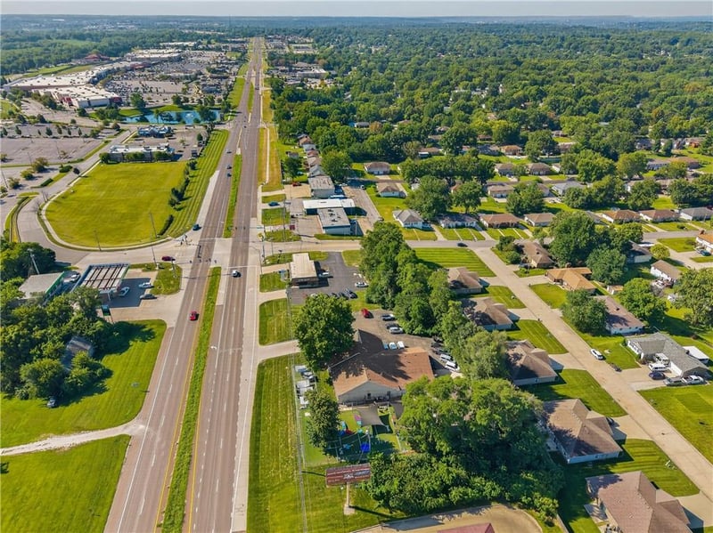 6108 N Belt Hw, Country Club, MO 64505