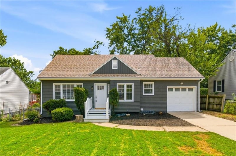 5411 W 50th St, Roeland Park, KS 66205