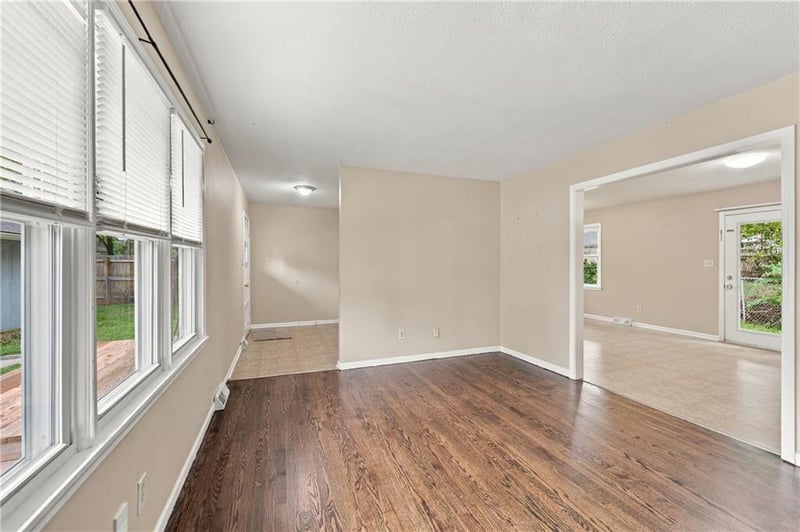 313 SW 18th St Ter, Blue Springs, MO 64015