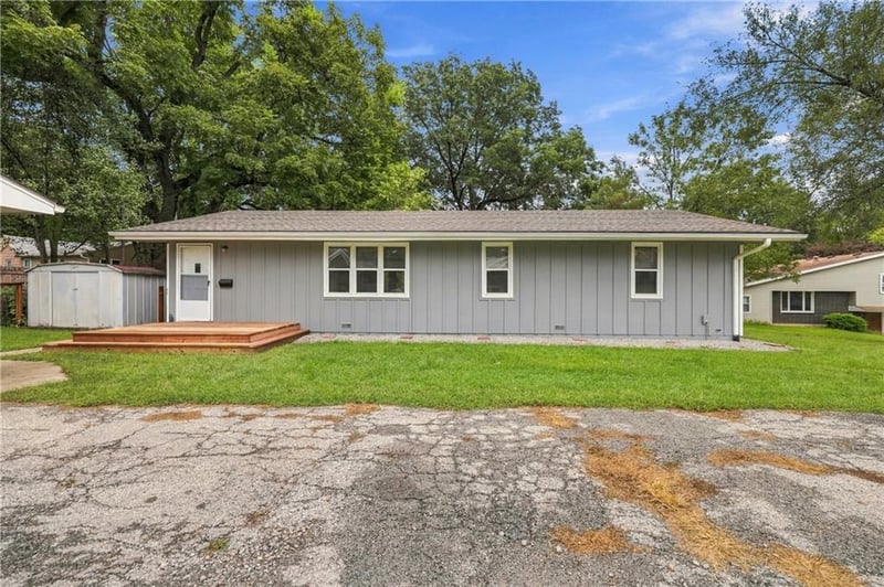 313 SW 18th St Ter, Blue Springs, MO 64015