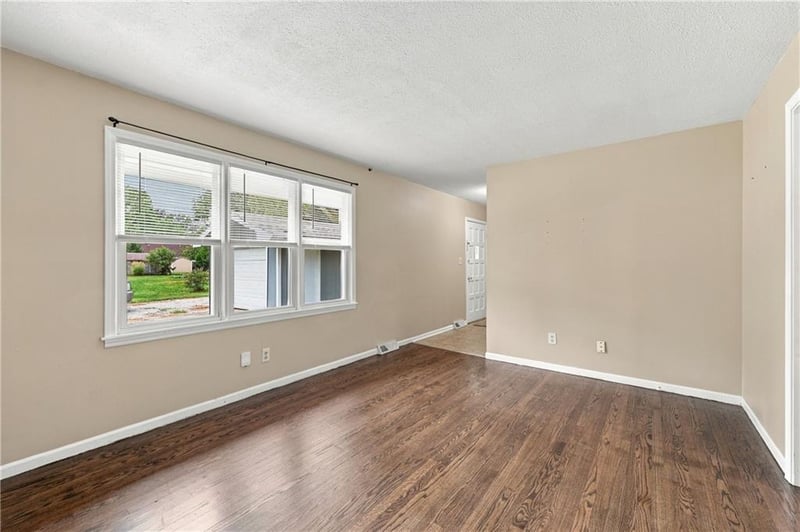 313 SW 18th St Ter, Blue Springs, MO 64015