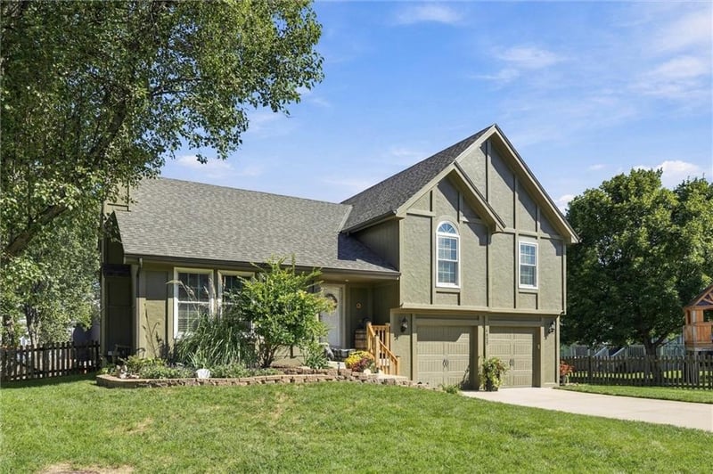 4825 Noreston St, Shawnee, KS 66226