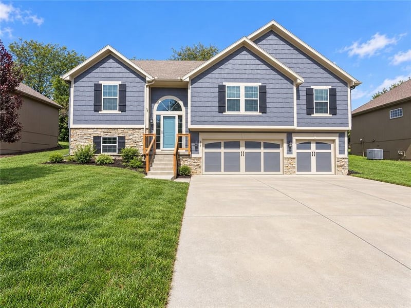 412 Duncan Dr, Liberty, MO 64068