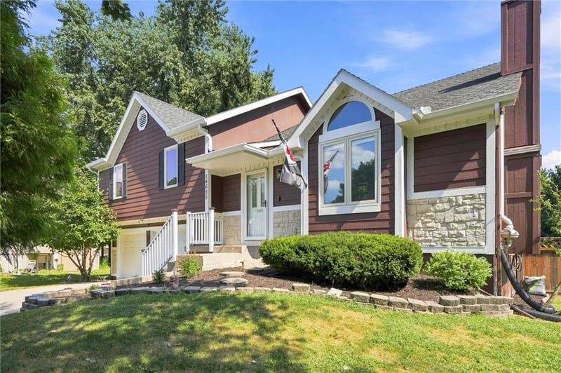 14685 S Constance Ct, Olathe, KS 66062