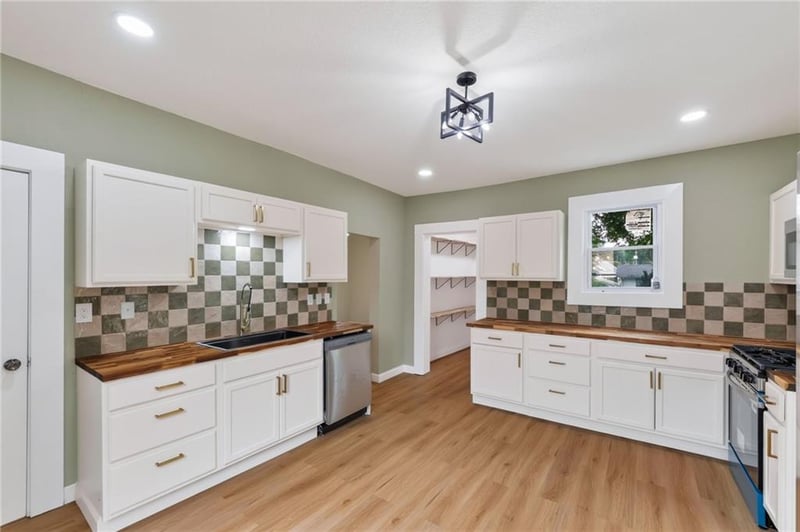 6309 S 3rd St, St Joseph, MO 64504