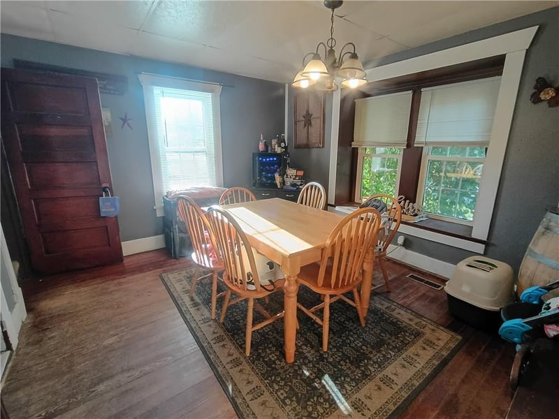 106 W 5th St, Stanberry, MO 64489