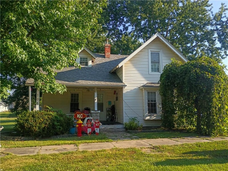 106 W 5th St, Stanberry, MO 64489