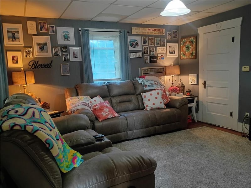 106 W 5th St, Stanberry, MO 64489