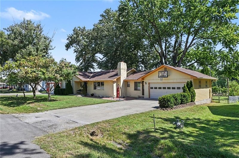 2929 N 153rd Ter, Basehor, KS 66007