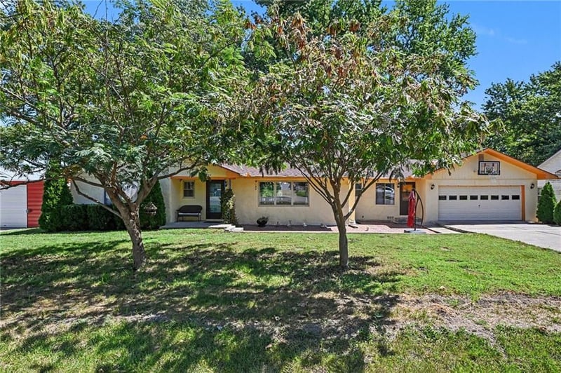 2929 N 153rd Ter, Basehor, KS 66007