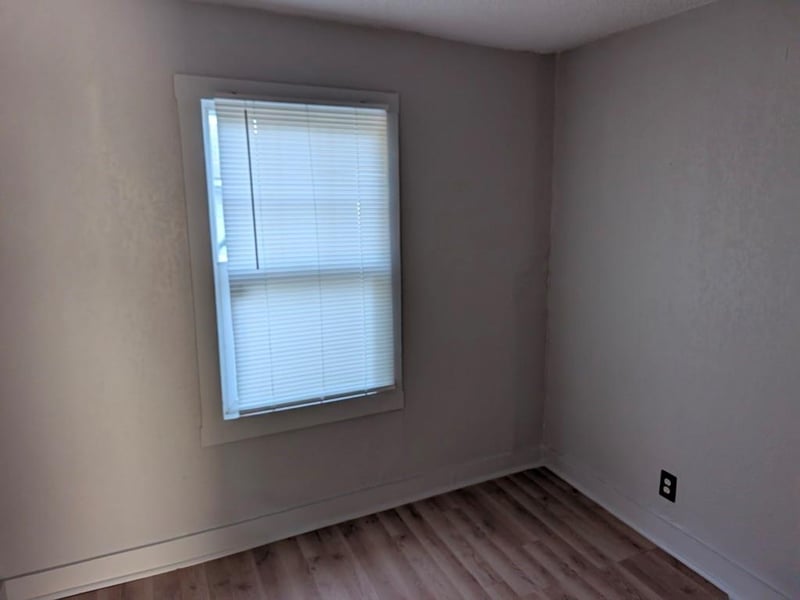 8704 Roberts Ave, Kansas City, MO 64125