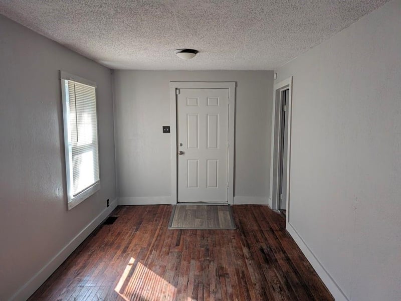 8704 Roberts Ave, Kansas City, MO 64125