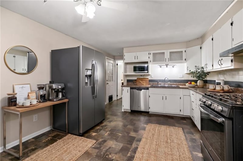 249 Fairlane St, Lansing, KS 66043
