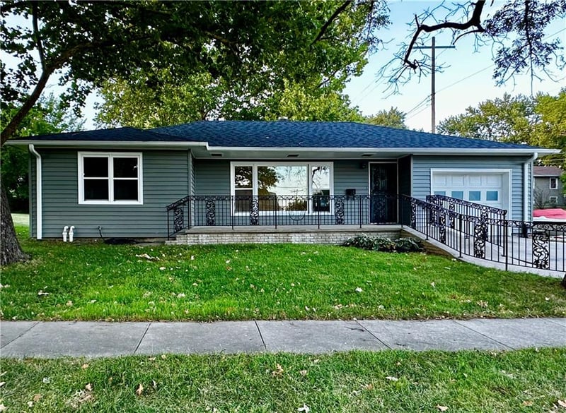 203 W 11th St W, Maryville, MO 64468