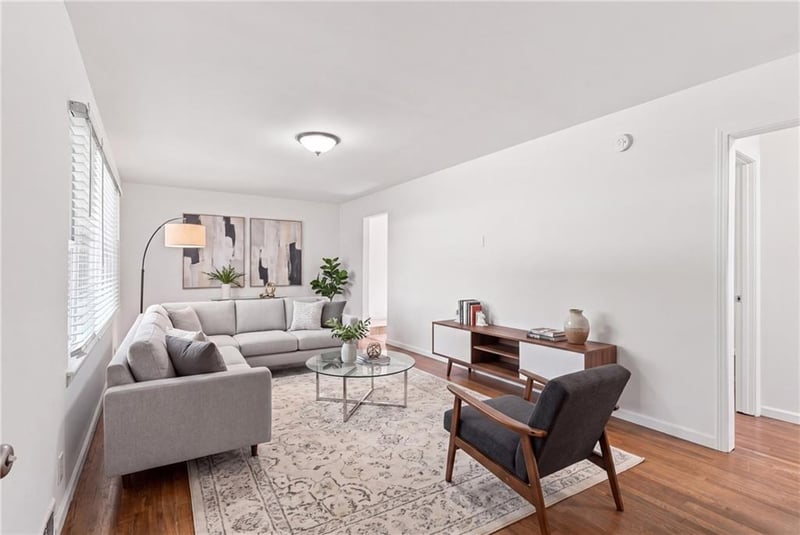 11109 Elmwood Ave, Kansas City, MO 64137
